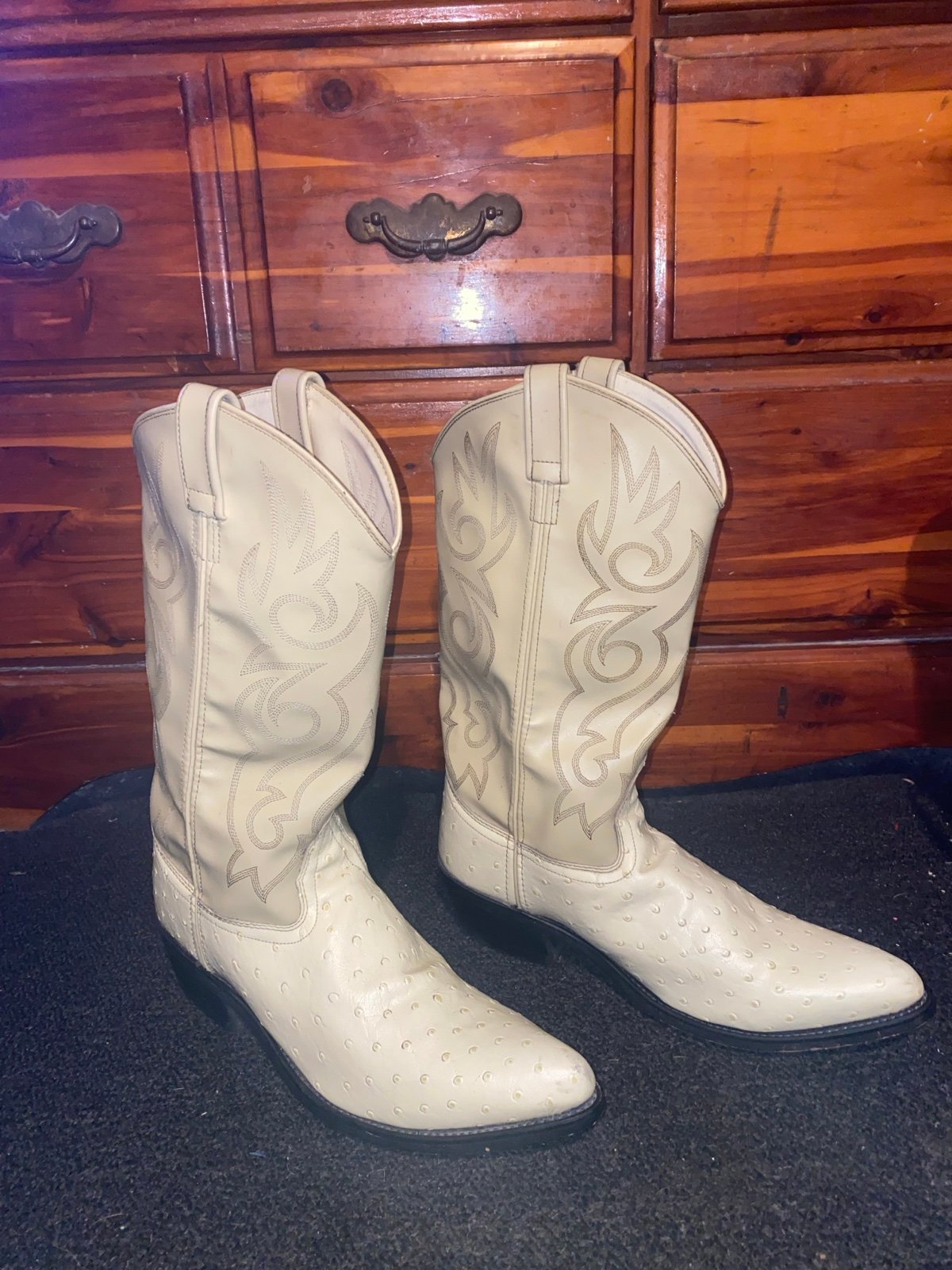 Ivory Unbranded Ostrich Skin Leather Men’s size 10.5 Boots