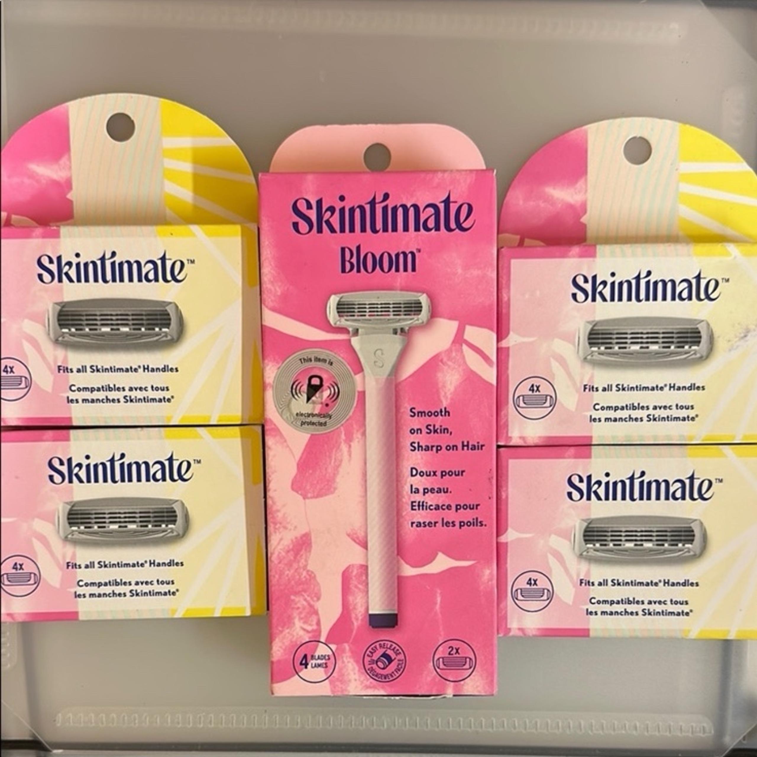 Skintimate Razor with Refills