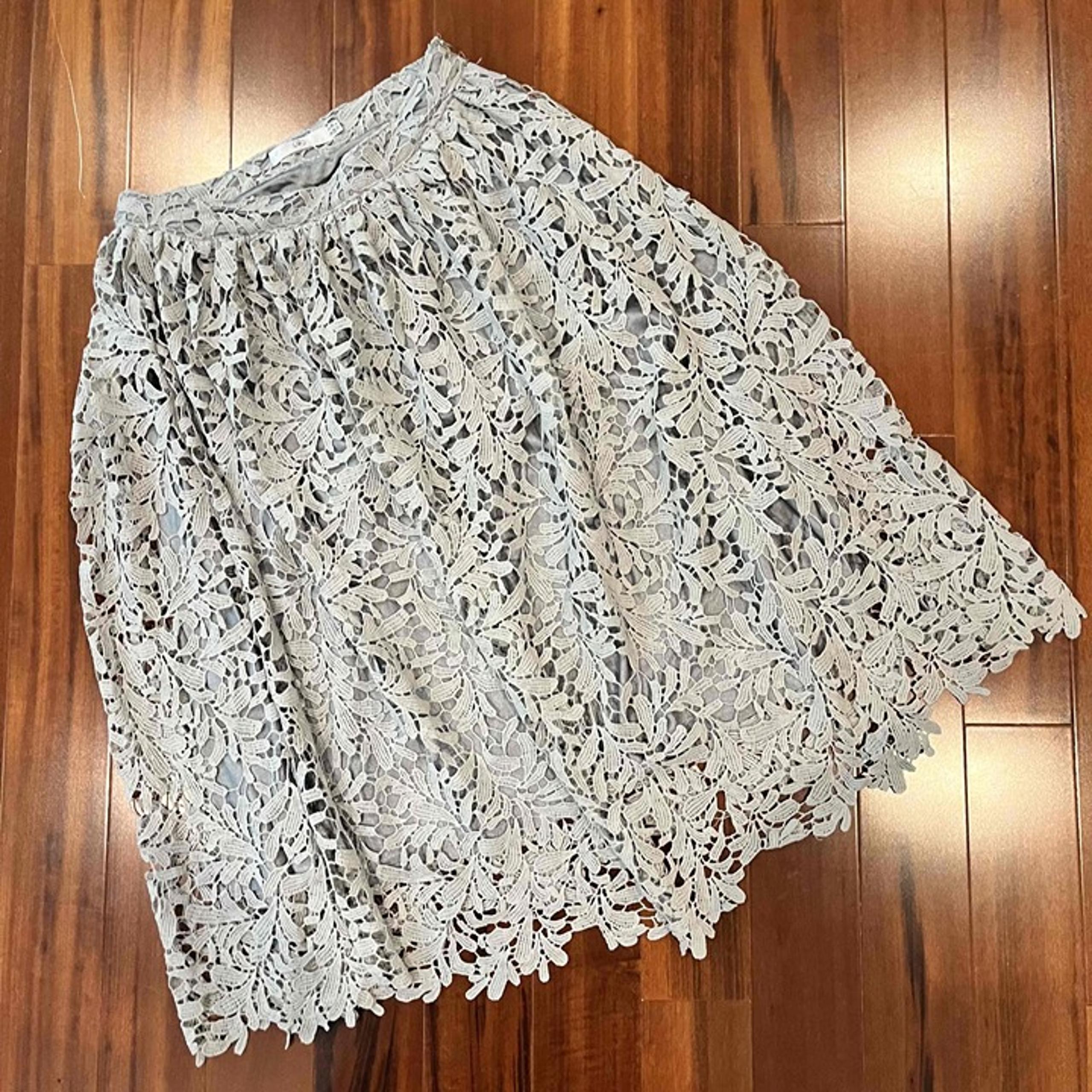 MISSGUIDED Stone Gray Skirt Lace Floral Overlay Midi A Line Side Zip Size US 6
