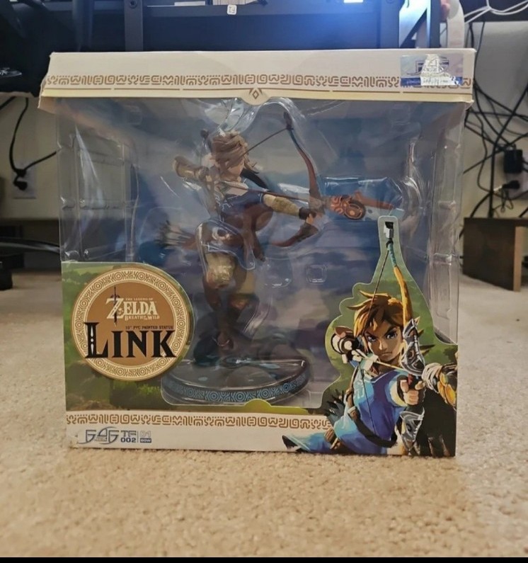 Legend of Zelda statue