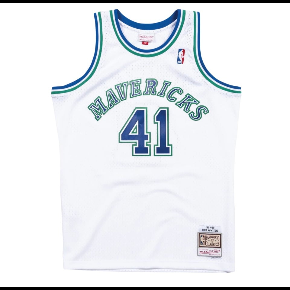 Dirk nowitzki Dallas mavericks 98-99 jersey size medium brand new