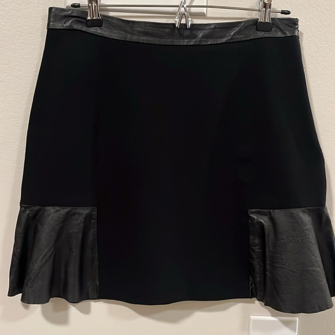 CLUB MONACO Black Lambs Leather Trim/Panel Mini Skirt, Size 4