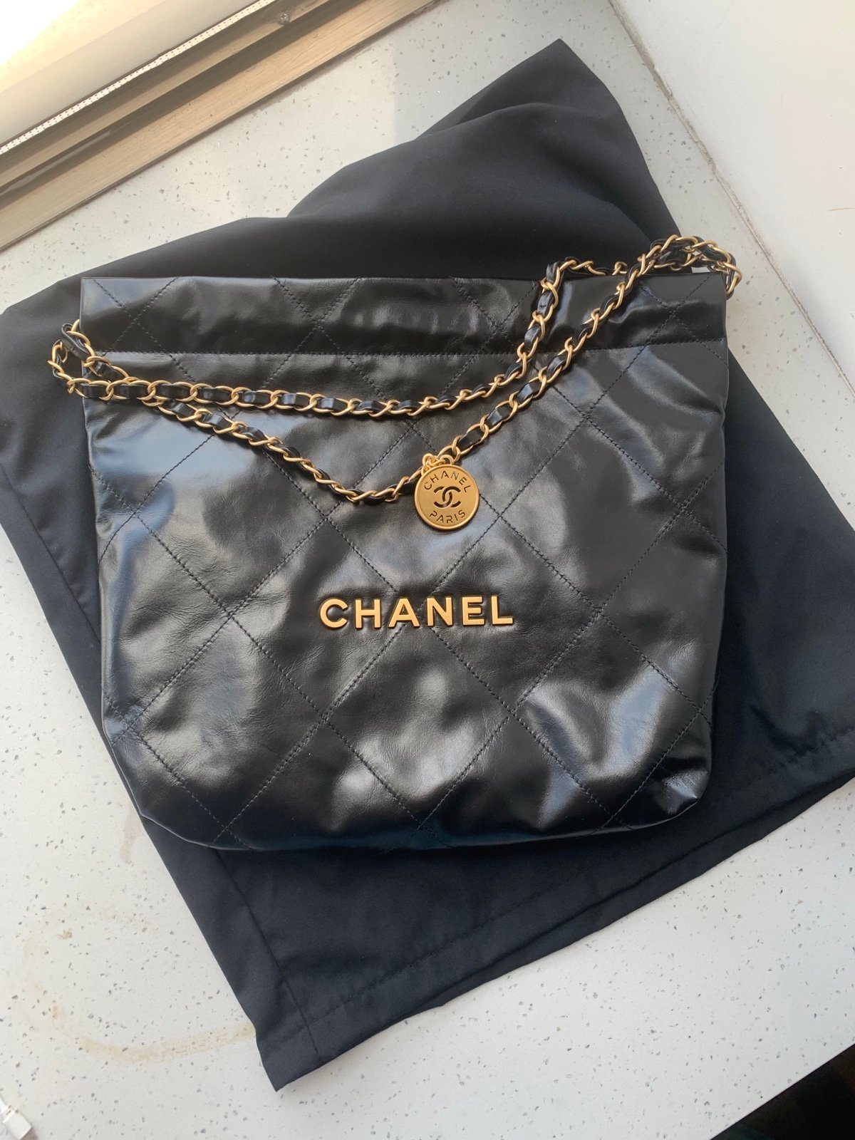Chanel 22bag calfskin shoulder bag