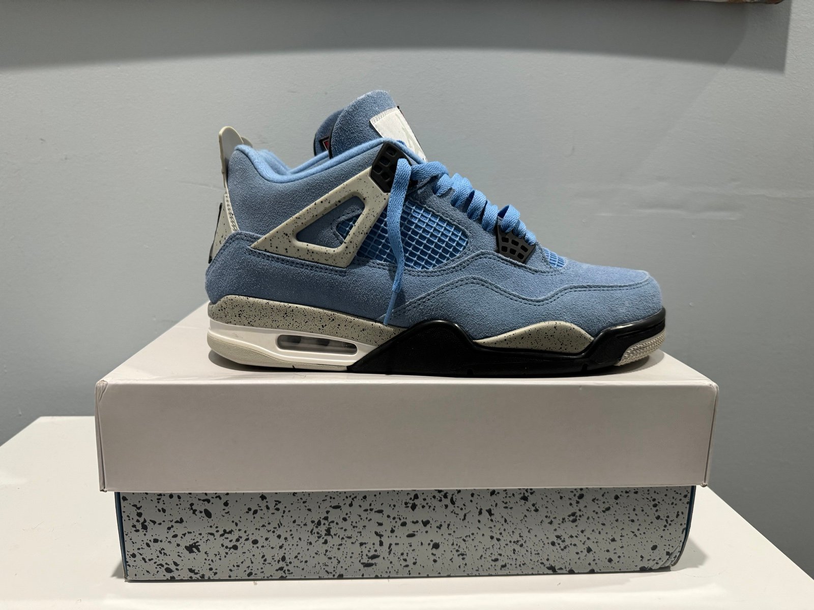 Jordan 4 Retro University Blue