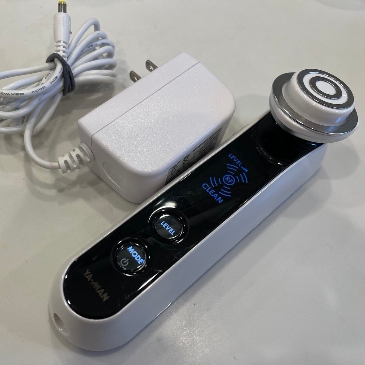 YA−MAN HRF-1 Ya-man HRF-1 Beauty Facial Device - Face