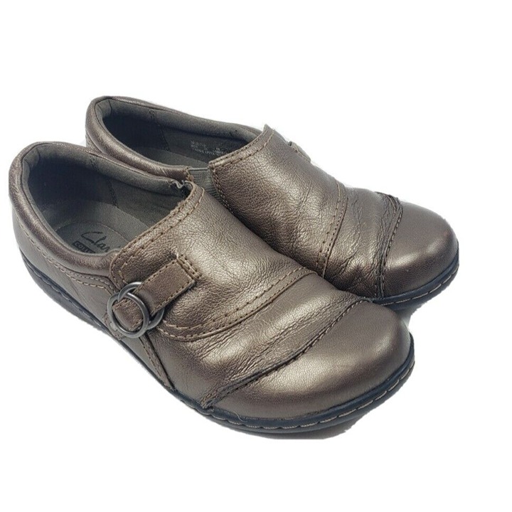 Clarks Womens 8 M Gold Leather Loafers Flats Casual Slip on Shoes