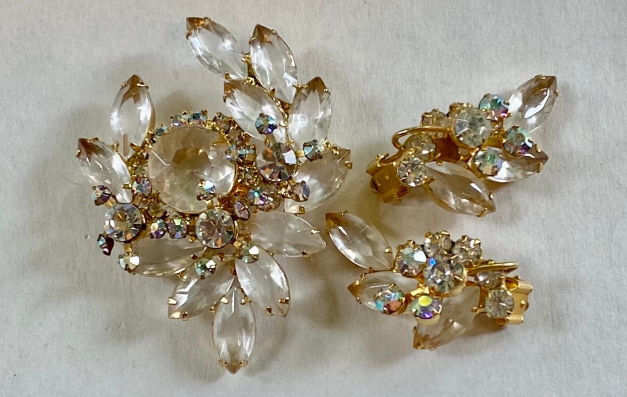 Vintage Juliana D&E Brooch Gold Tone Rhinestone Clip on Earrings 1950s Clear AB
