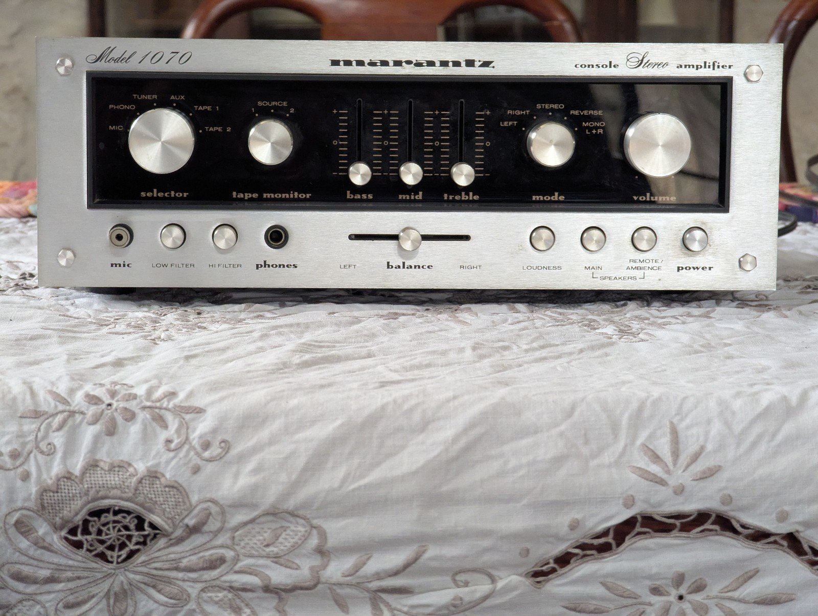 Marantz Model 1070 console Stereo amplifier