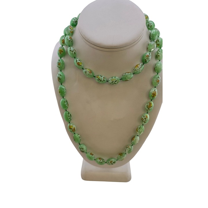 Vintage Knotted Floral Acrylic Necklace (A8222)