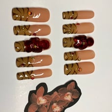 nails