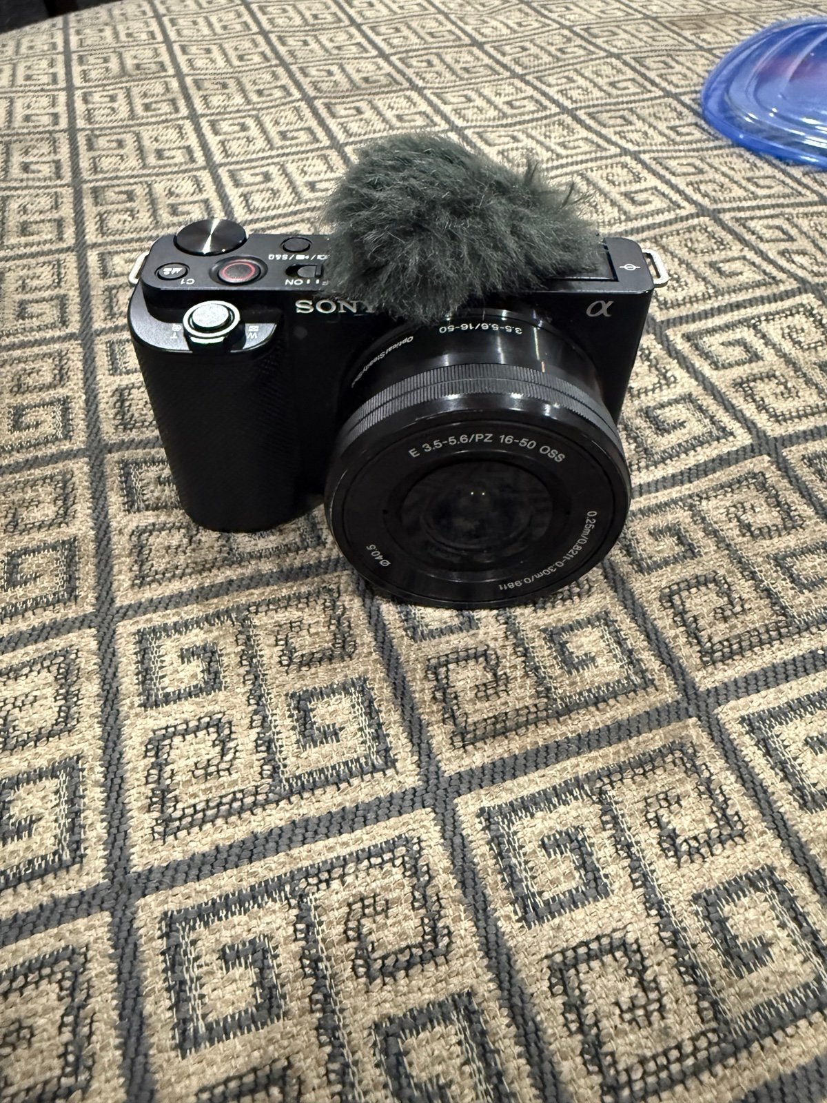 Sony Ev-Z10 mirror less cam w/ 16-50mm lenses
