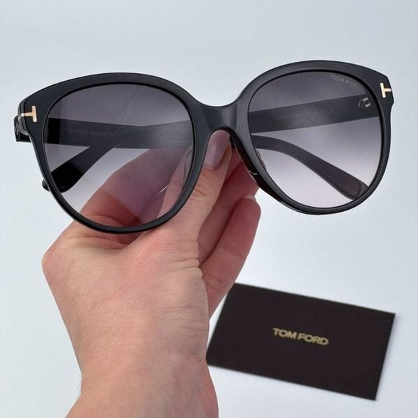 Tom Ford Women Black Smoke Gradient Round BRAND NEW Sunglasses FT0957-D/S 01B