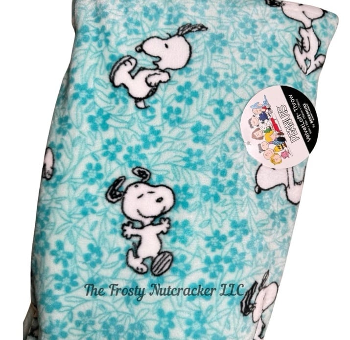 Beautiful 2024 Berkshire Peanuts Blue Daisy Day Easter Snoopy Plush Throw 60X70