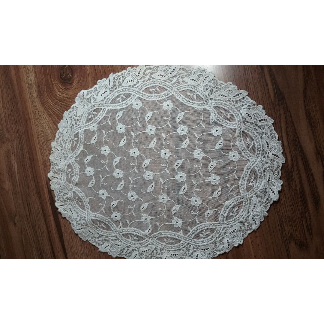 Antique Handmade Venetian Lace Oval Centerpiece Doily