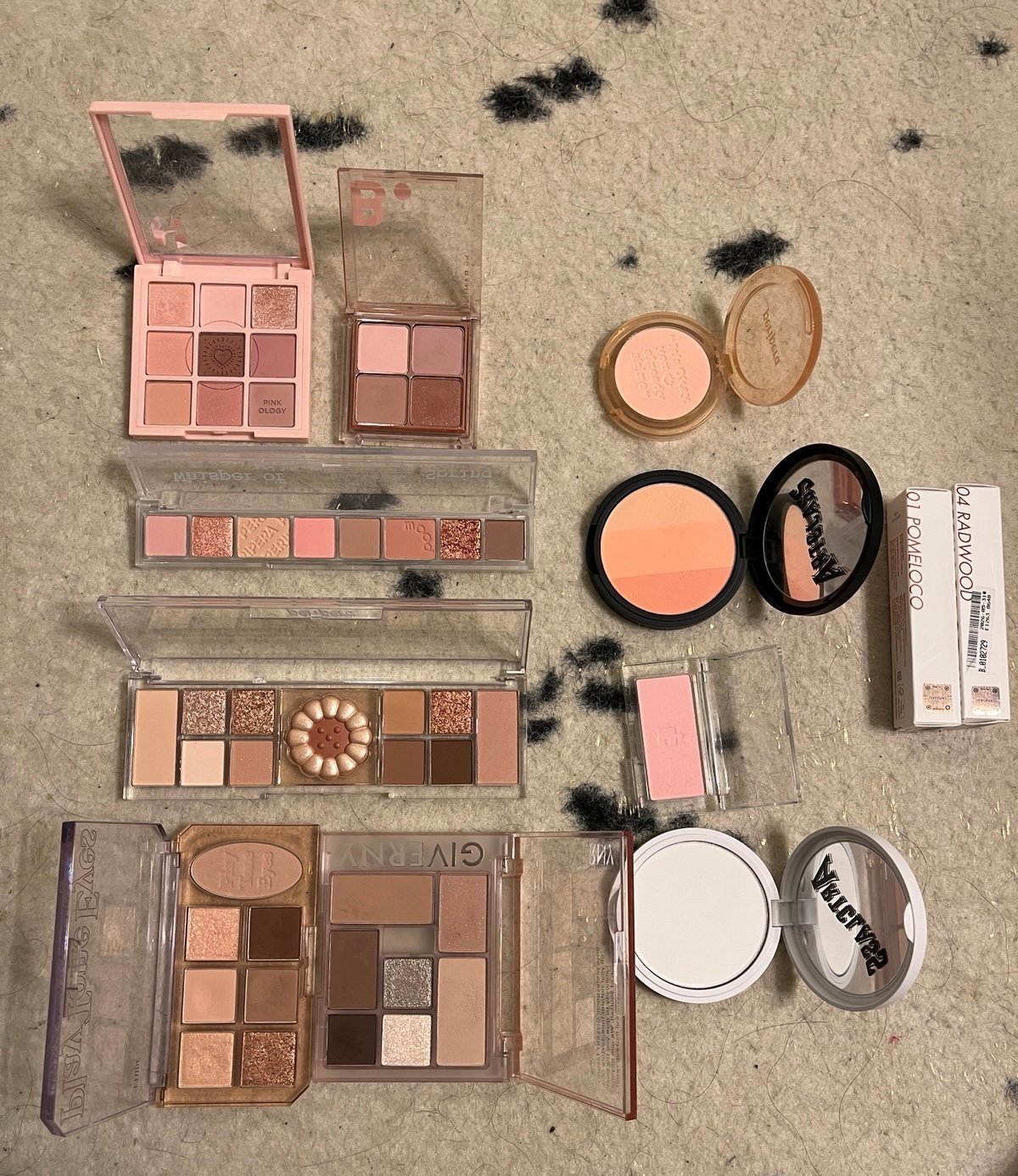 Kbeauty bundle (Eyeshadow palettes & blushes & Powder
