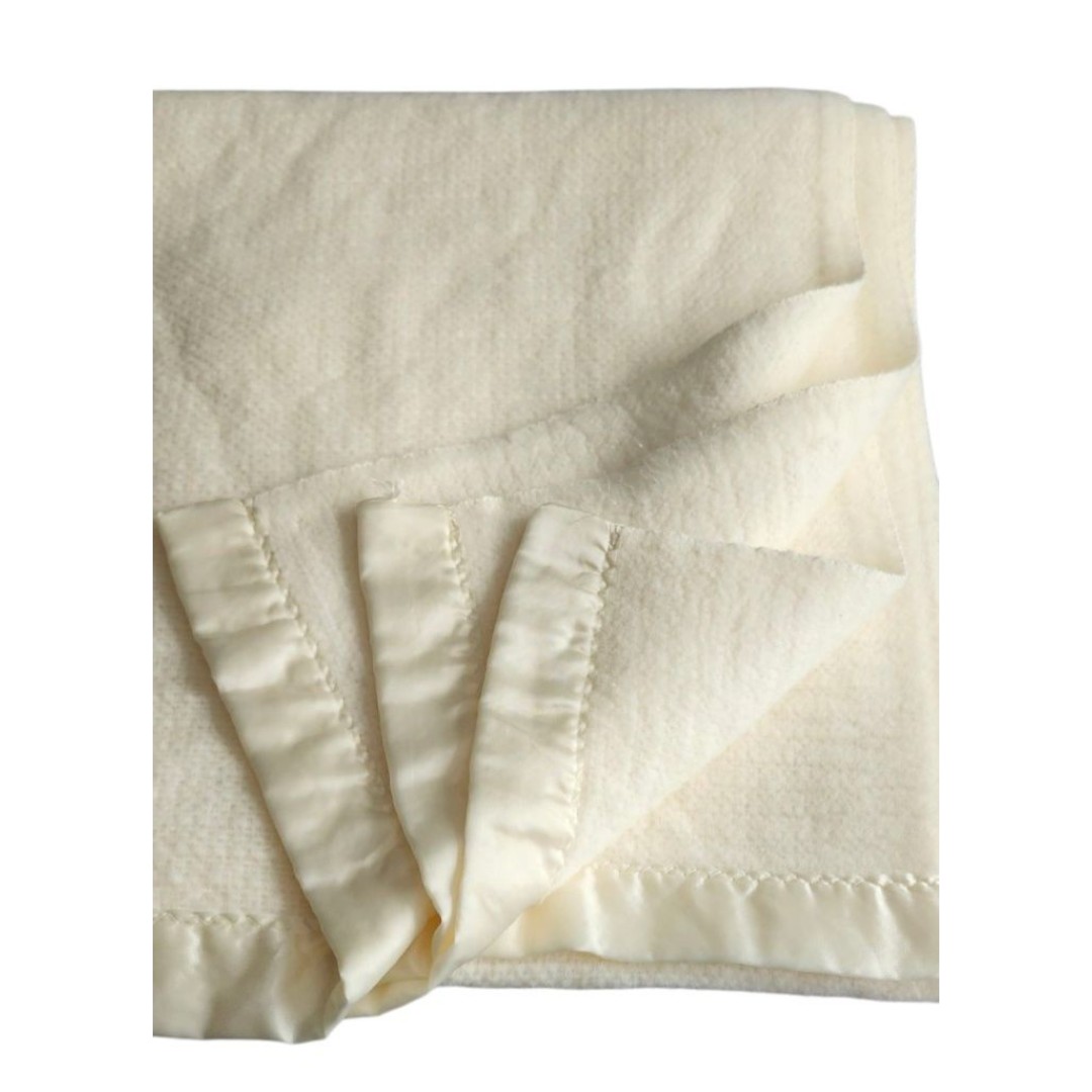 VTG Ivory Cannon Woven Blanket Made in USA Satin Trim 100% Acrylic TWIN 65 x88