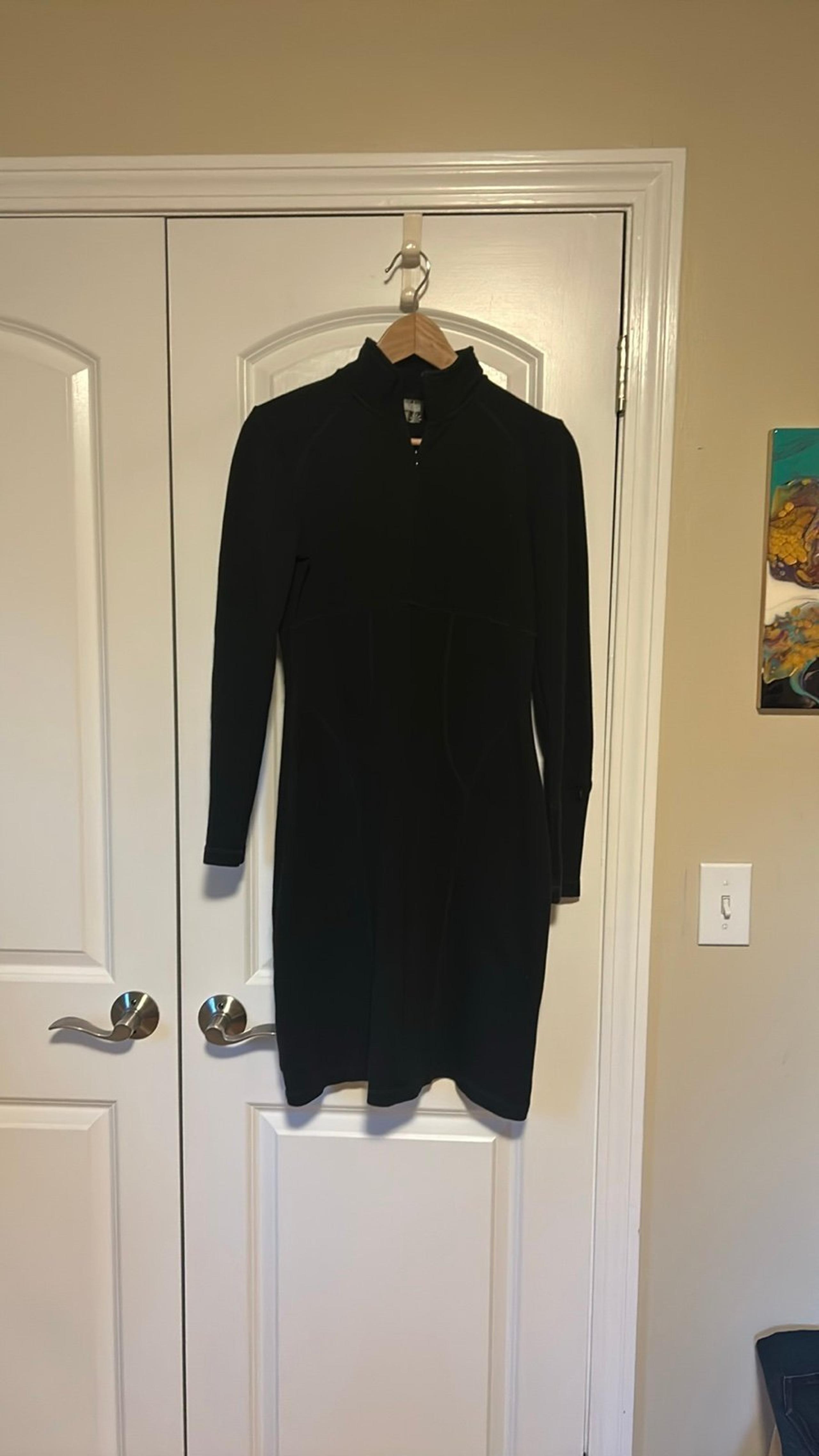 Athleta black athletic sweater dress Small Tall