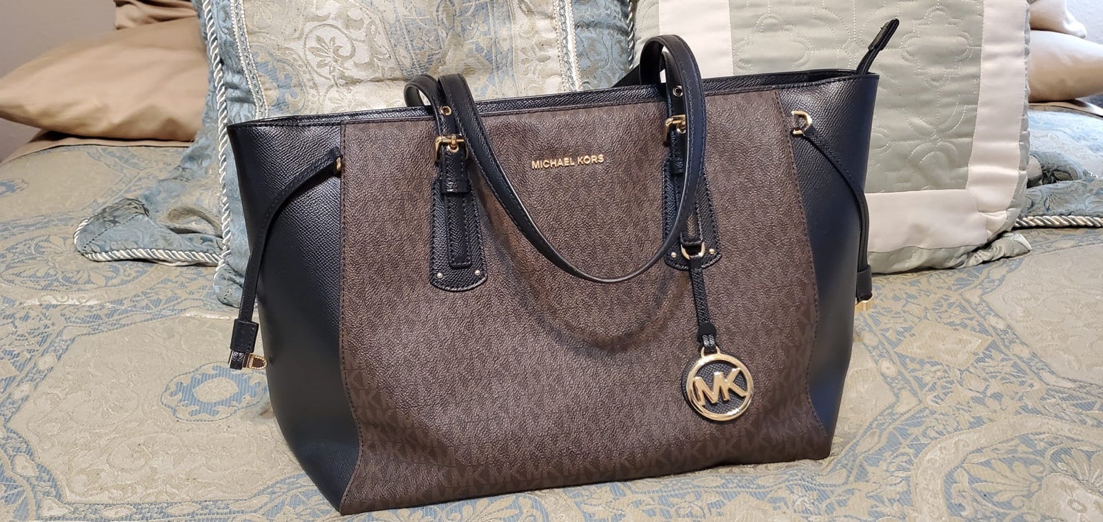 michael kors voyager tote brown