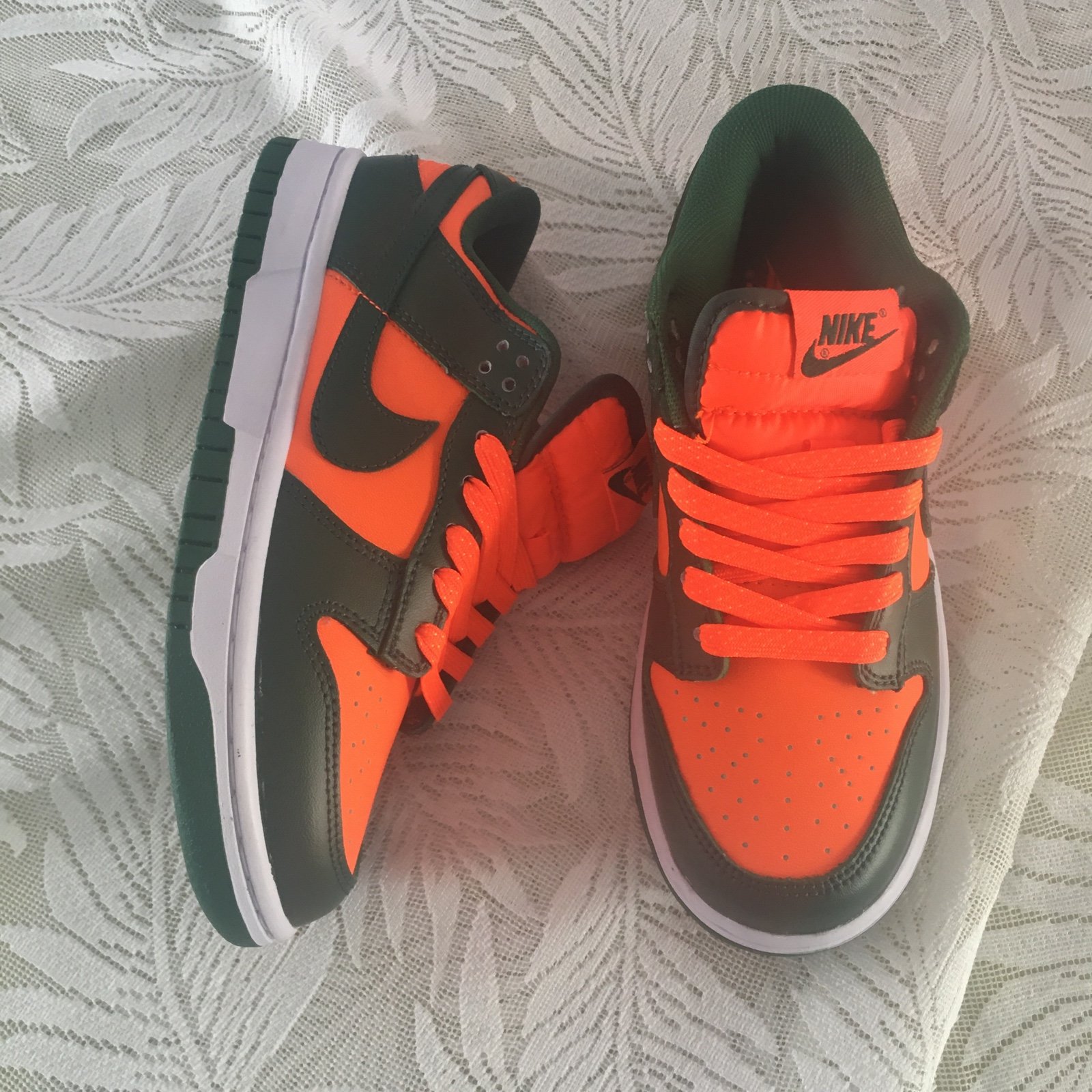 Size 5.5us Nike Dunk low shoes
