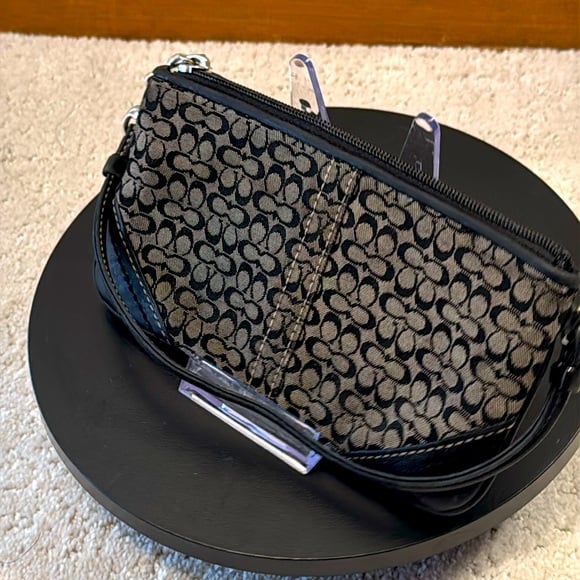 COACH MONOGRAM WRITLET POUCH EUC AUTHENTIC