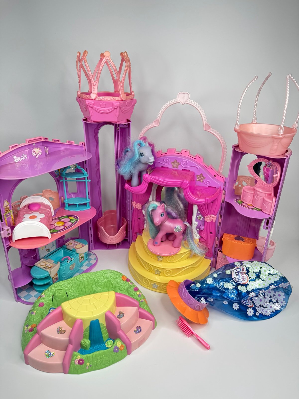 MLP 2003 Has to My Little Pony Celebration Castle Playset Sounds & Lights