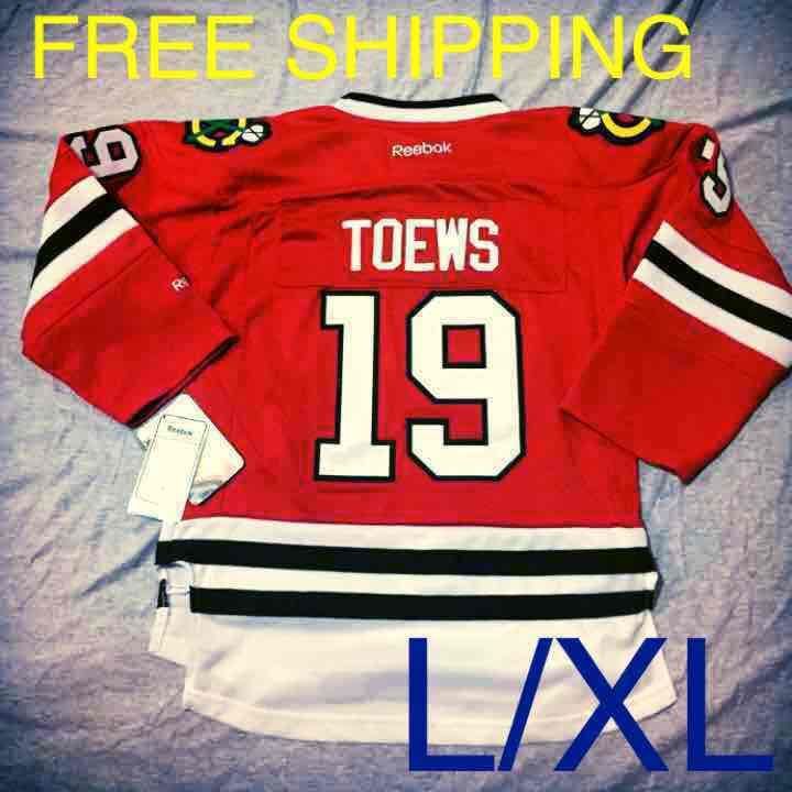 NWT CHICAGO BLACKHAWKS JERSEY