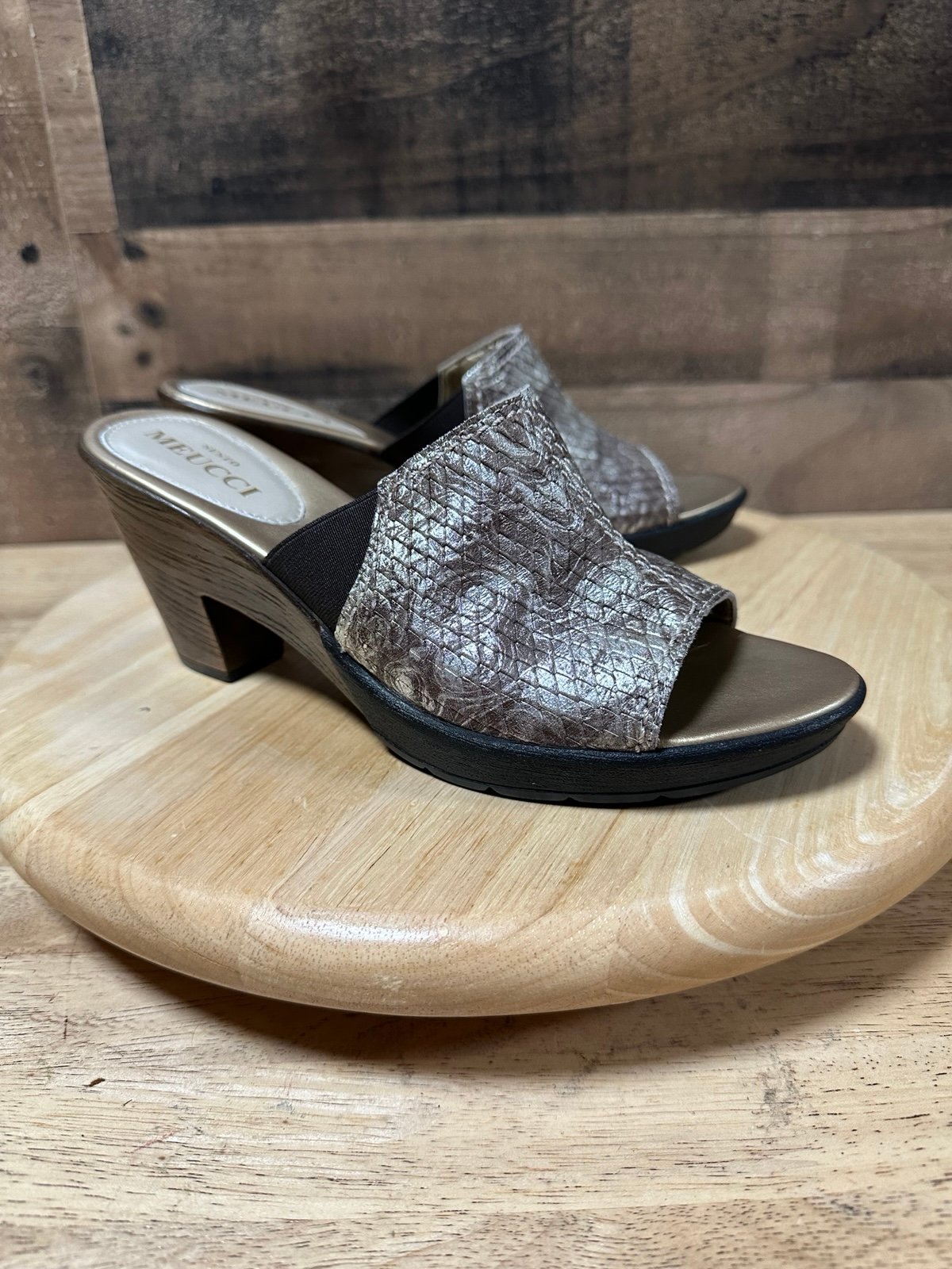 NEW Sesto Meucci Women’s Gold Nu-Buck Leather 3in Block Heel Mule Sandal Size 7N