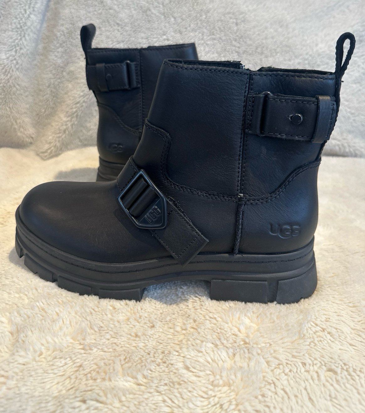 UGG Ashton womens short Boots