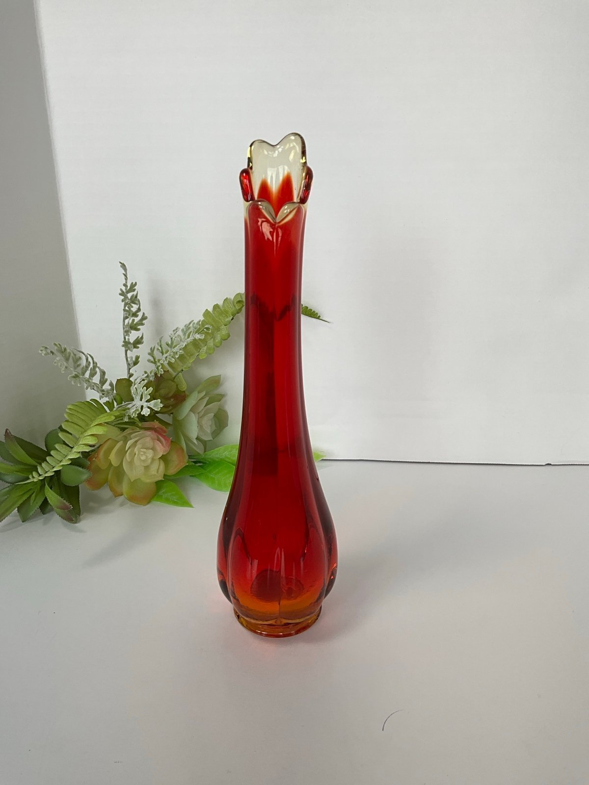 L.E. Smith Amberina Swung Vase 11”