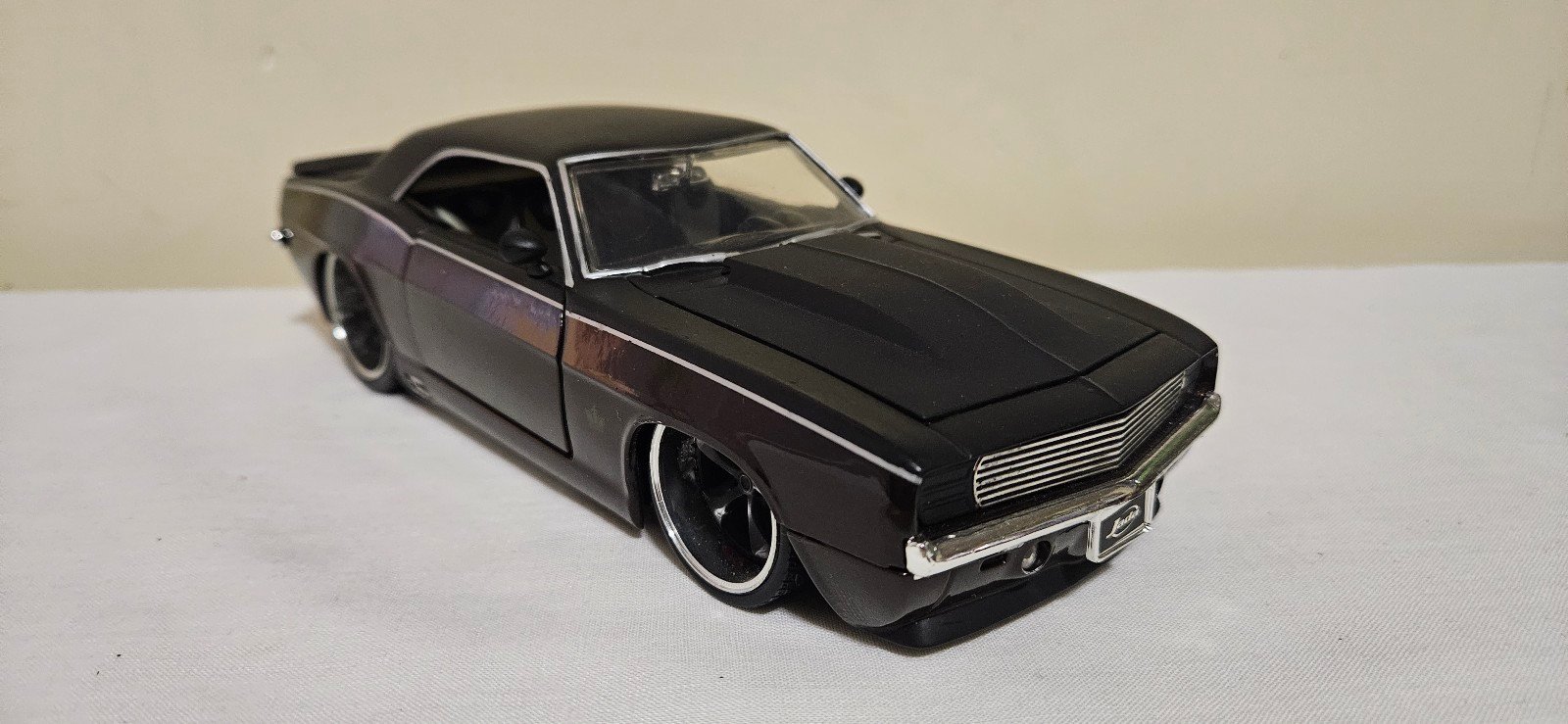 Jada toys 1 24 chevy camaro ..