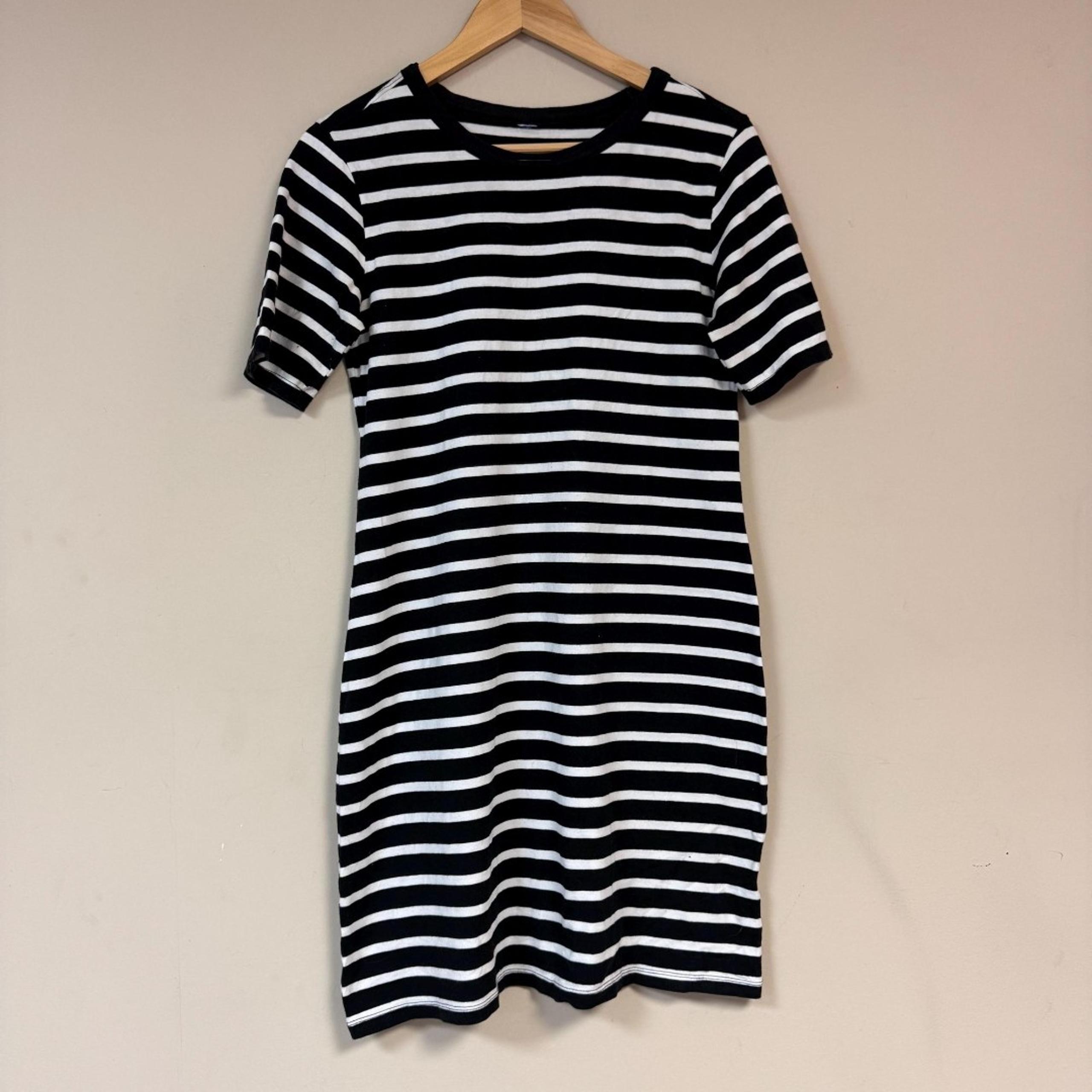 Striped T-Shirt Dress Women's M Black White Casual Relaxed Summer Short Sleeve