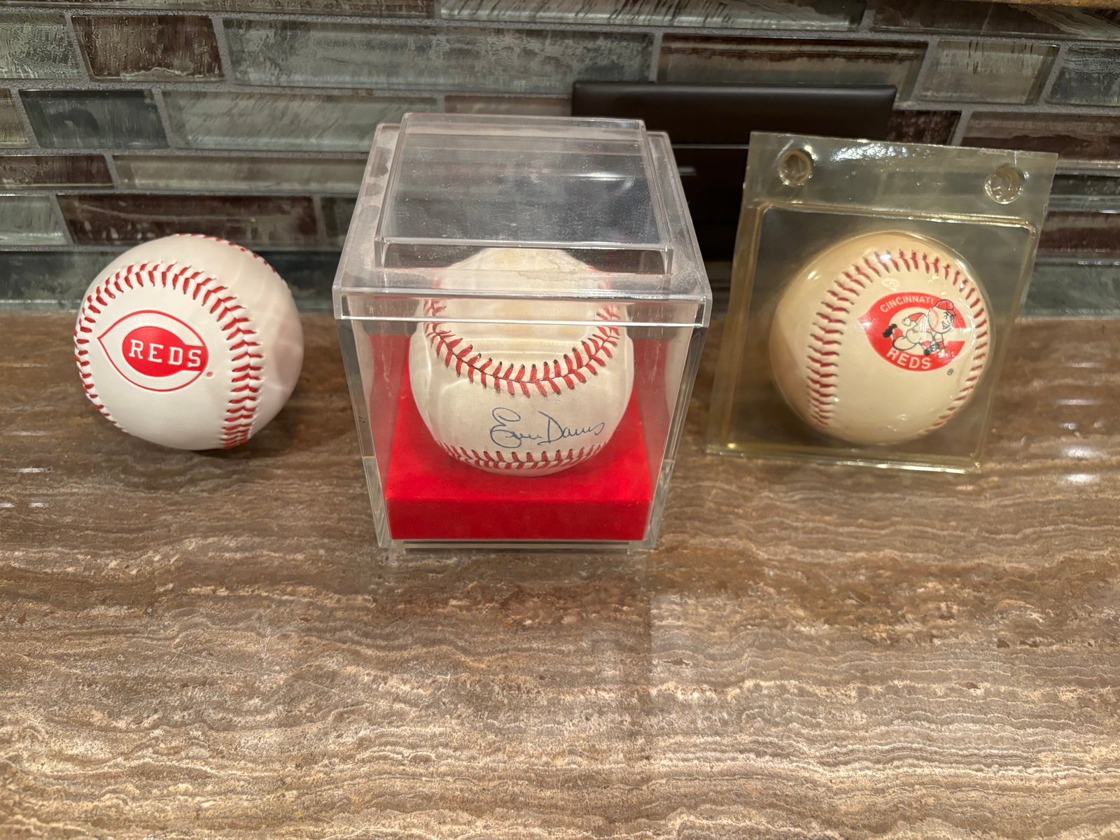 Cincinnati Reds Baseballs And Eric Davis Autographed MLB Baseball No COA