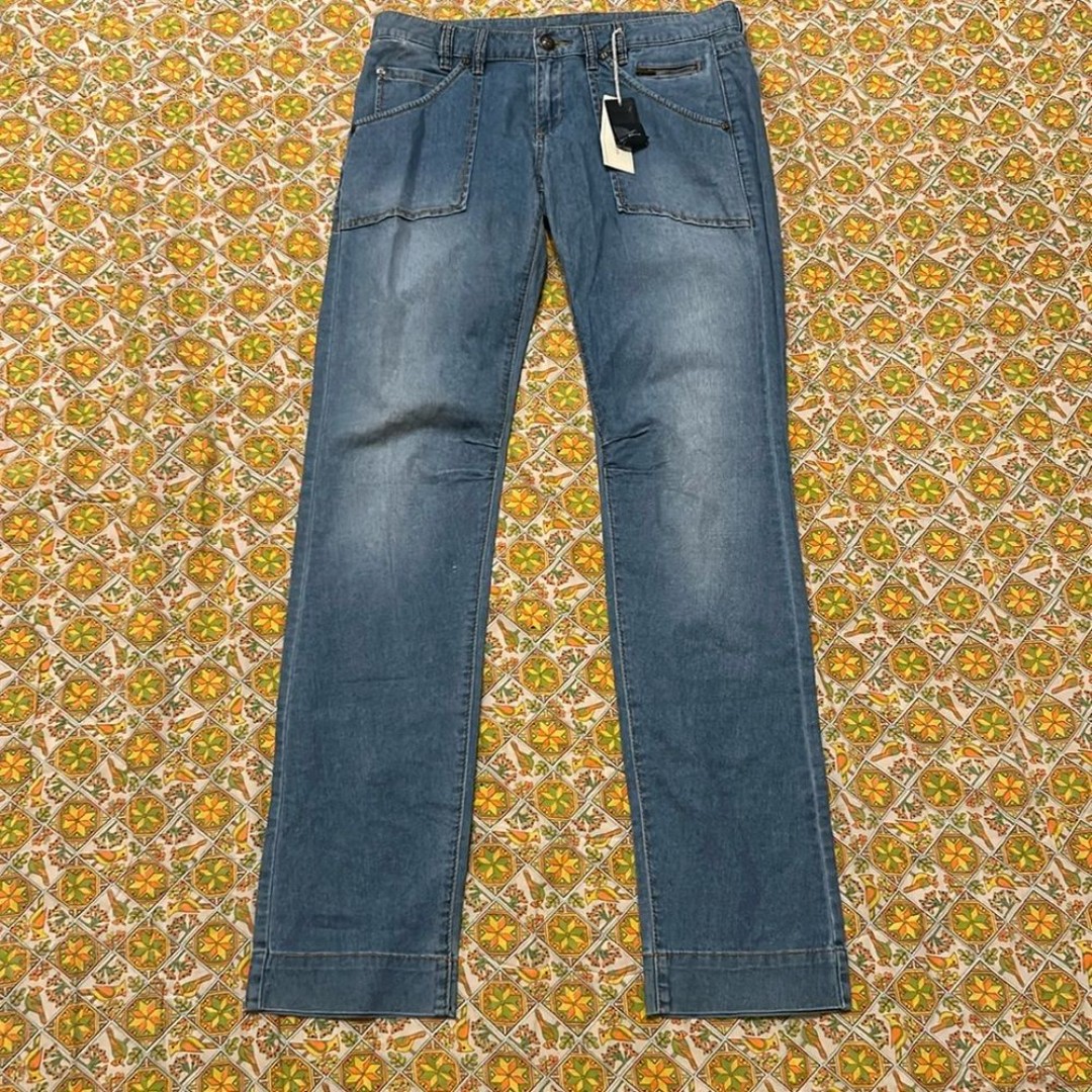 BCBGMaxAzria Blue Slim Fit Jeans. Size 31