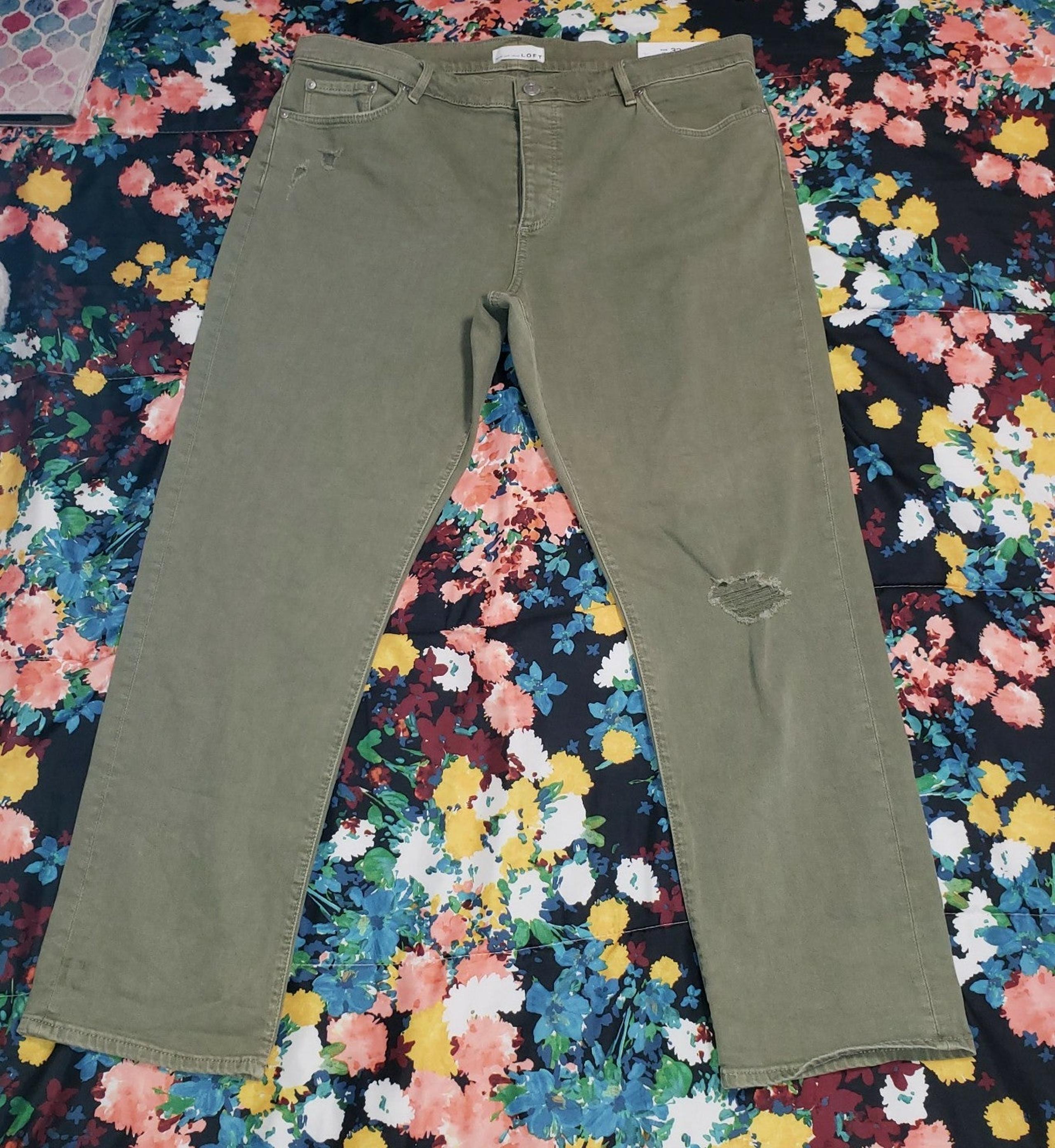 Loft size 14 olive green button distressed boyfriend jean nwt
