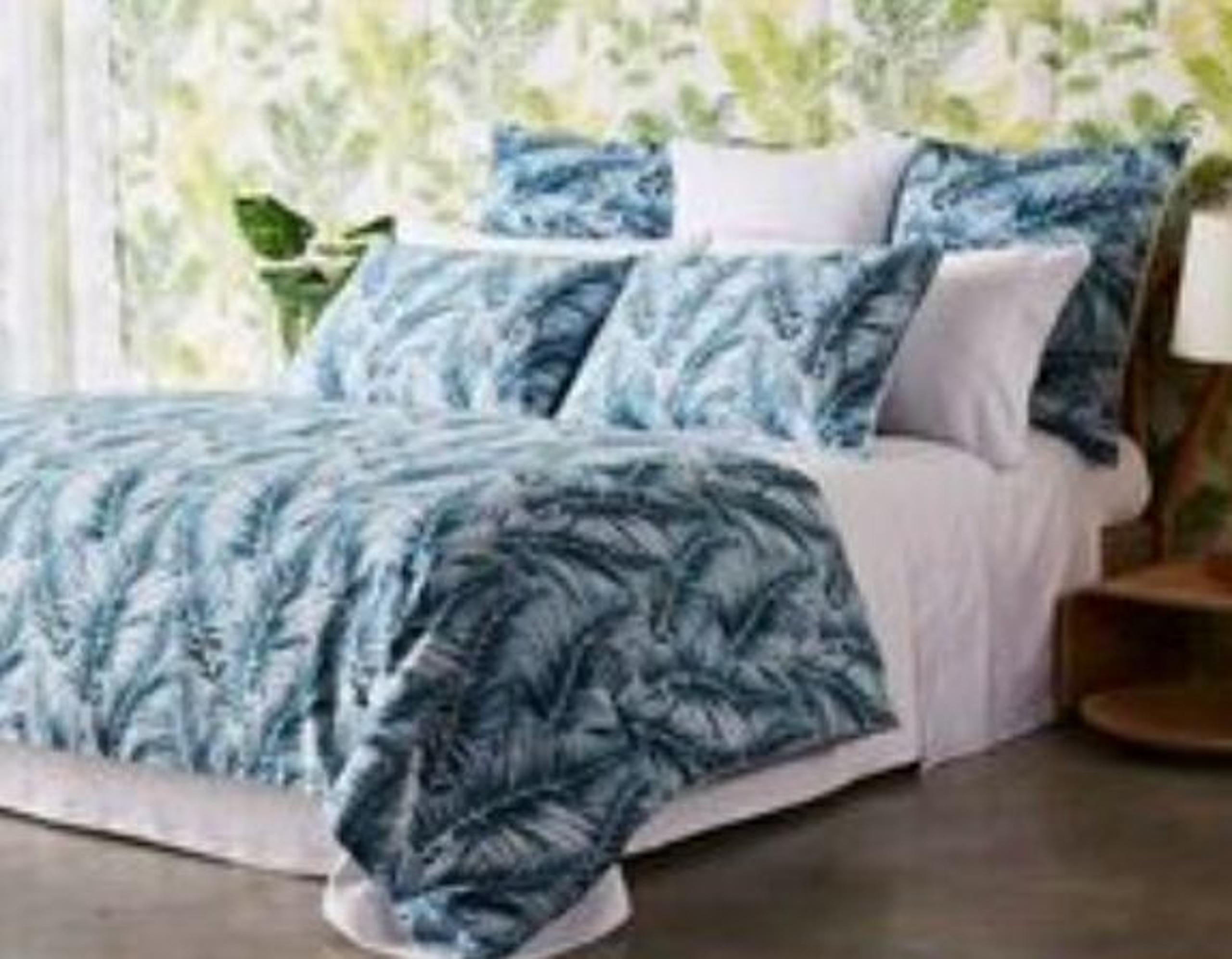 FRETTE QUEEN "EXOTIC" DUVET NWT blue
