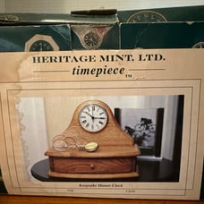 Heritage Mint Ltd Keepsake Manor Clock Oak