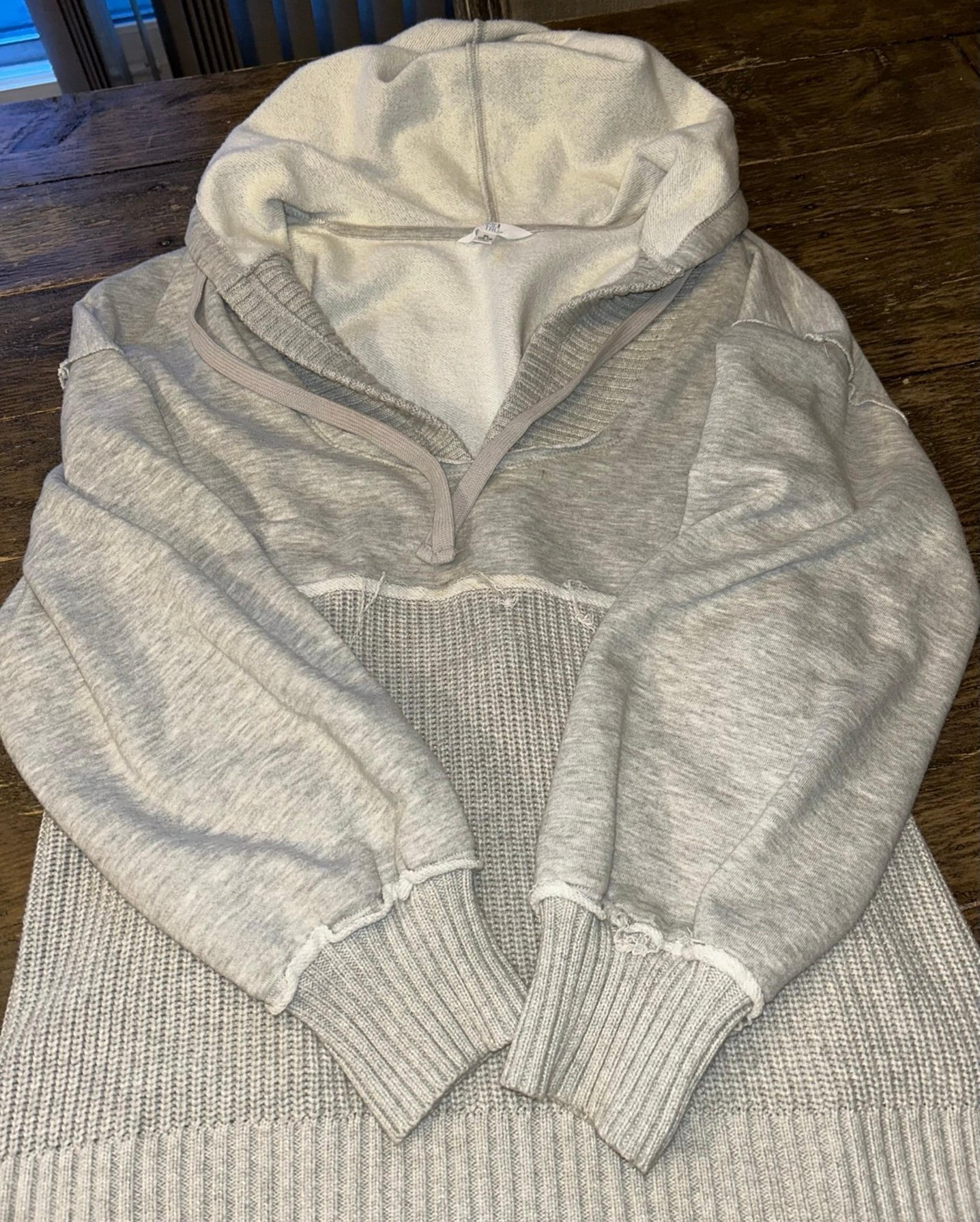 Hooded Sweater/Sweatshirt Gray Super Comfy Size XL  By Time and Tru EUC