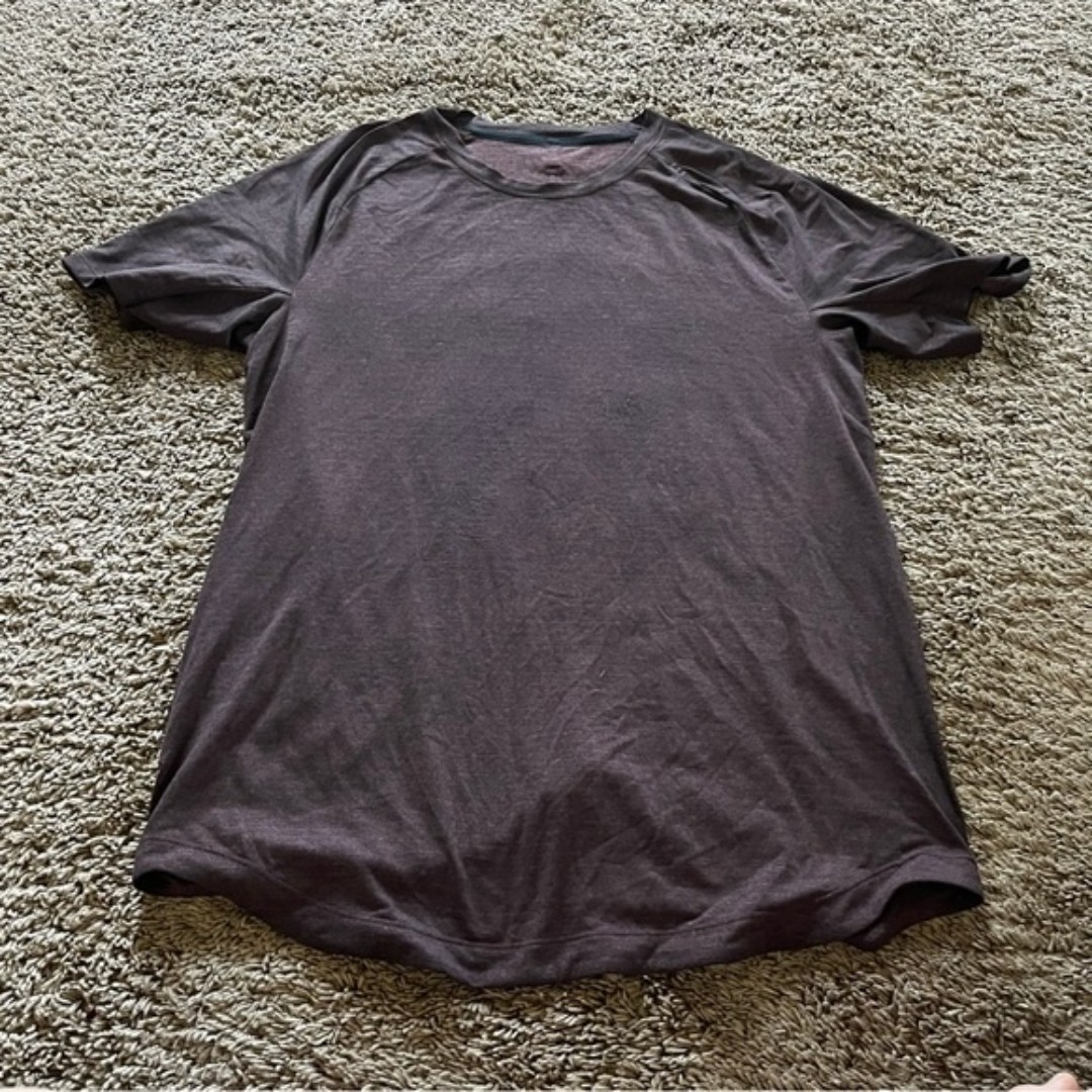Lululemon mens short sleeve size L
