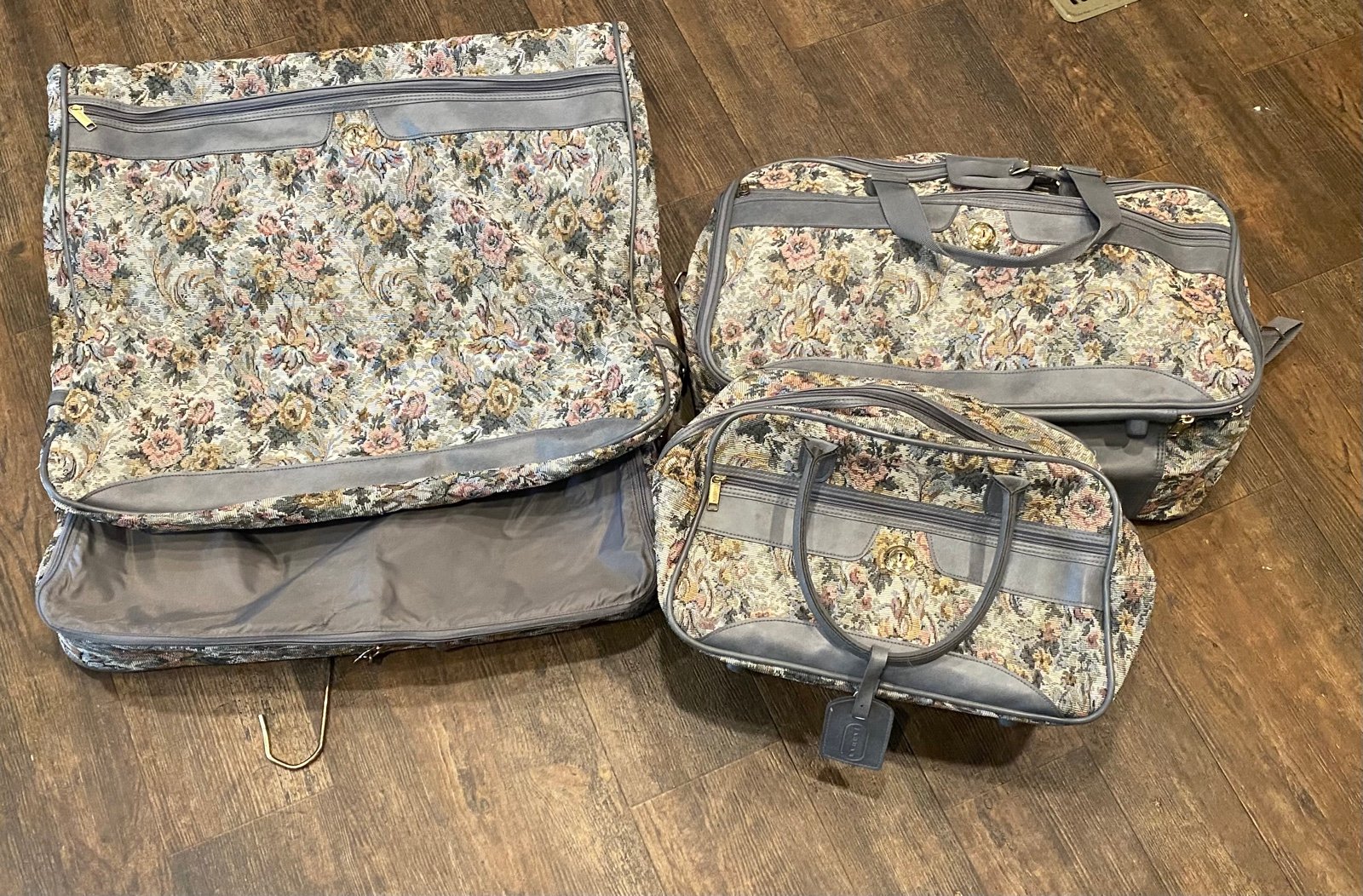 Jaguar luggage set