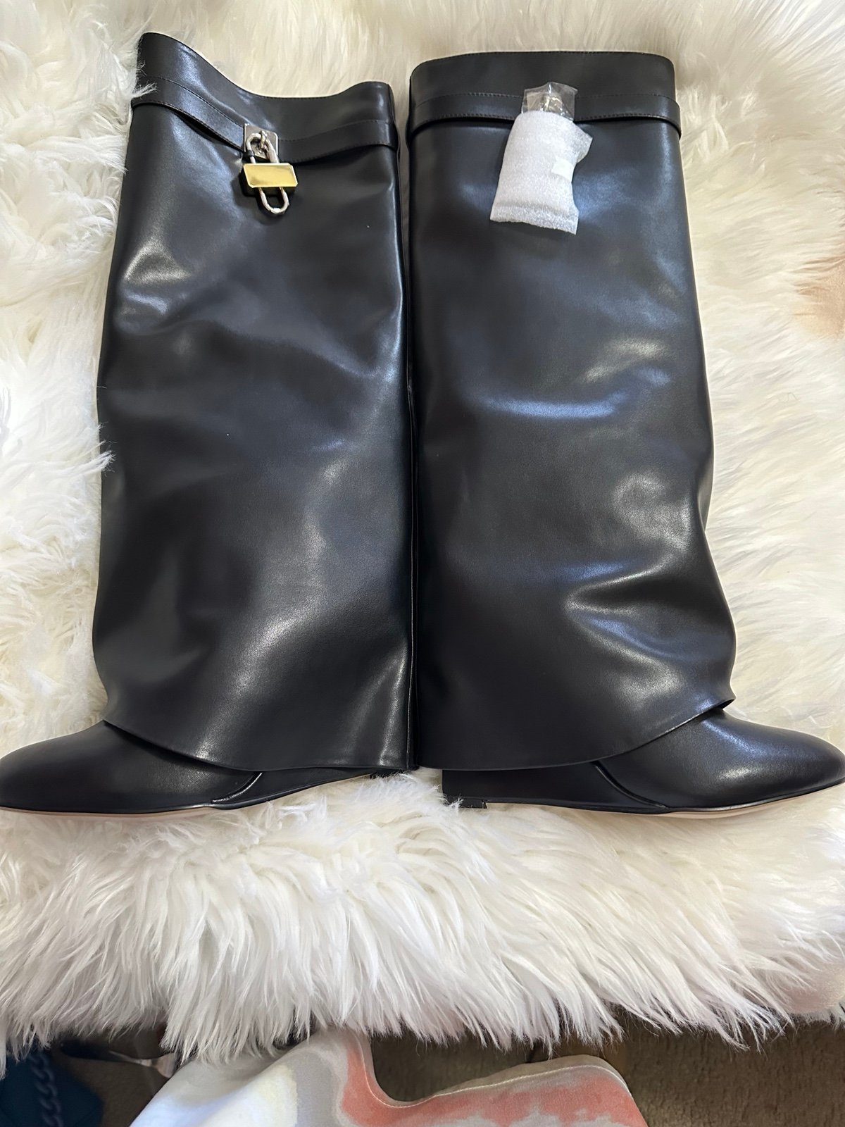 New size 8 women boots