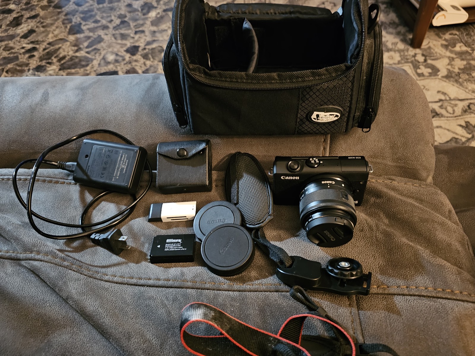Camera DSLR EOS M200 camera & accessories
