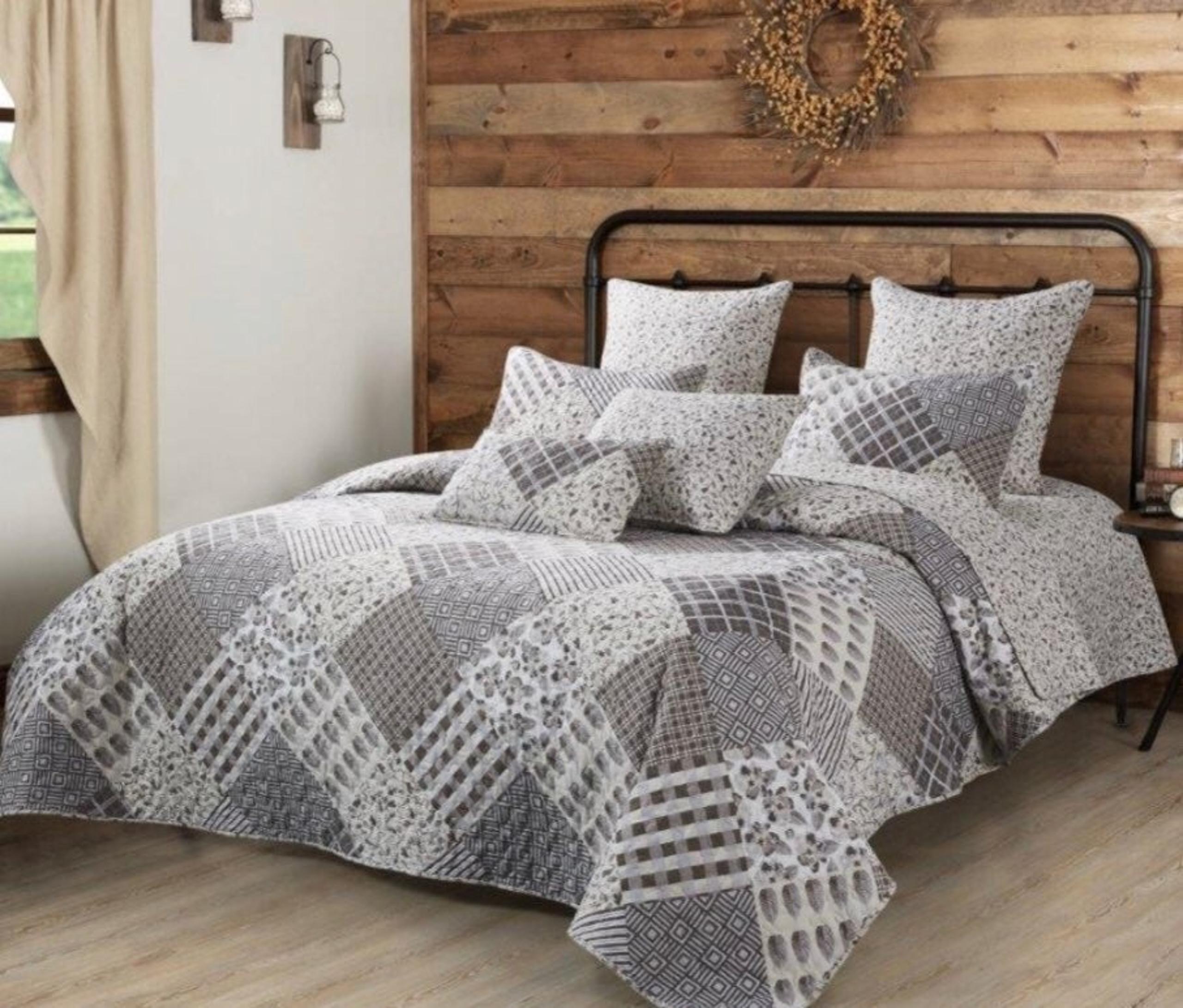 3 Piece Charming Gray Quilt Set