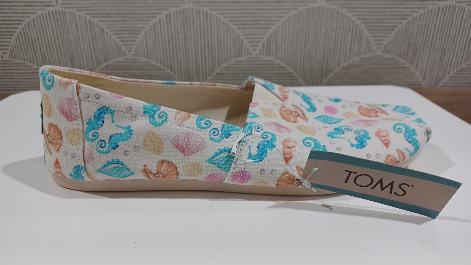 Toms Women's Slip On Belmont Shoes Natural Seashell Print Size 9