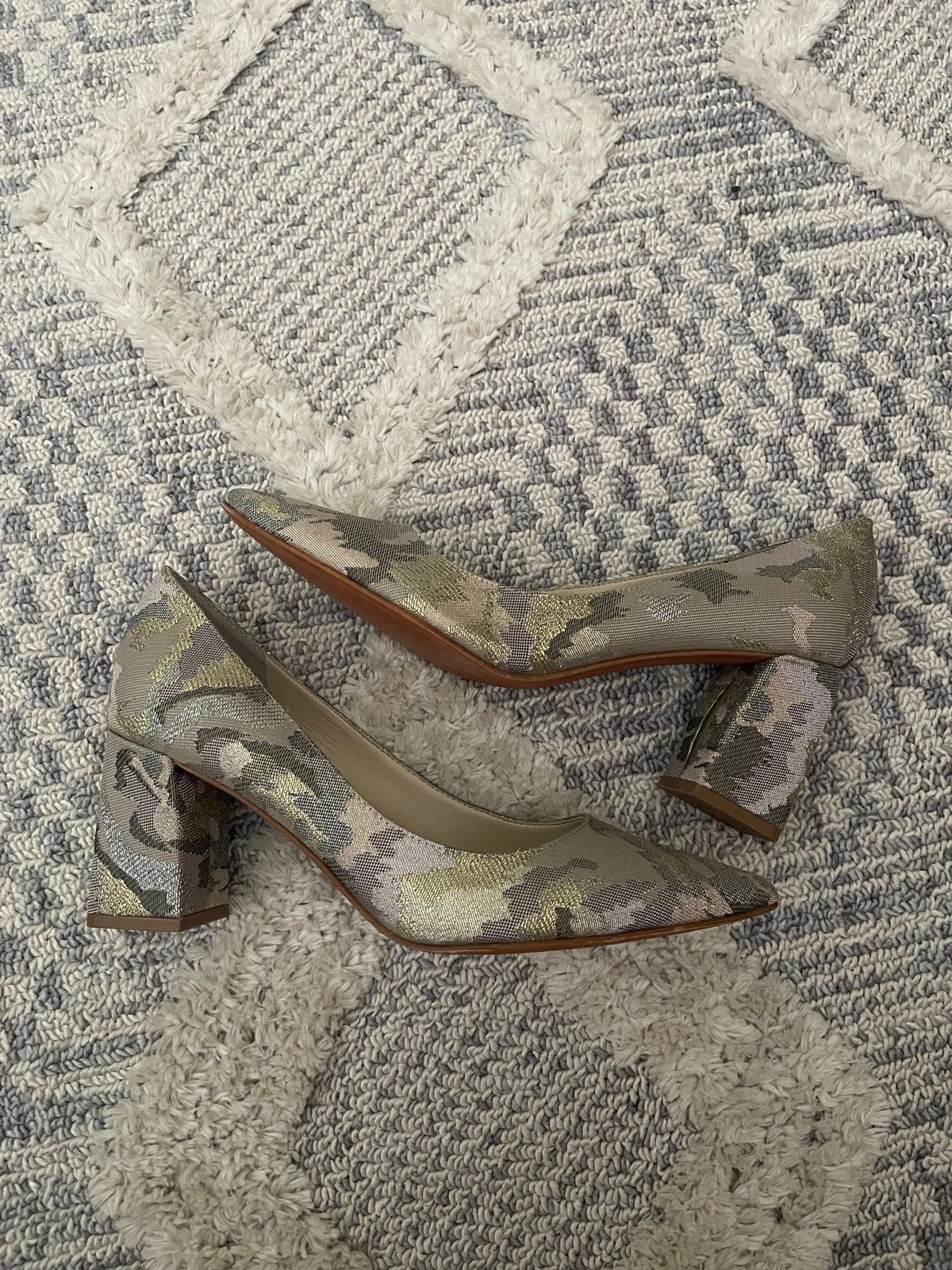 Marc Fisher LTD Neutral Metallic Thread Block Heels Size 8