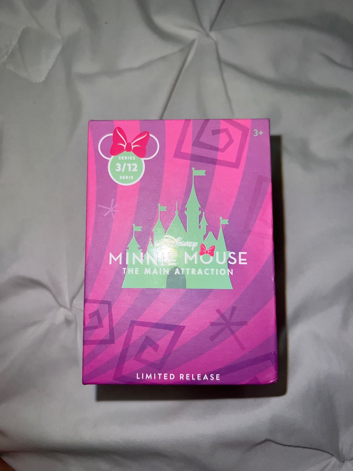 Minnie Mouse The Main Attraction Mad Tea Party Magic Band Series 3 of 12