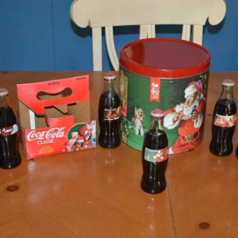 VINTAGE 6 PACK CLASSIC COKE COCA COLA BOTTLES SANTA CLAUS CHRISTMAS & TIN LOT B
