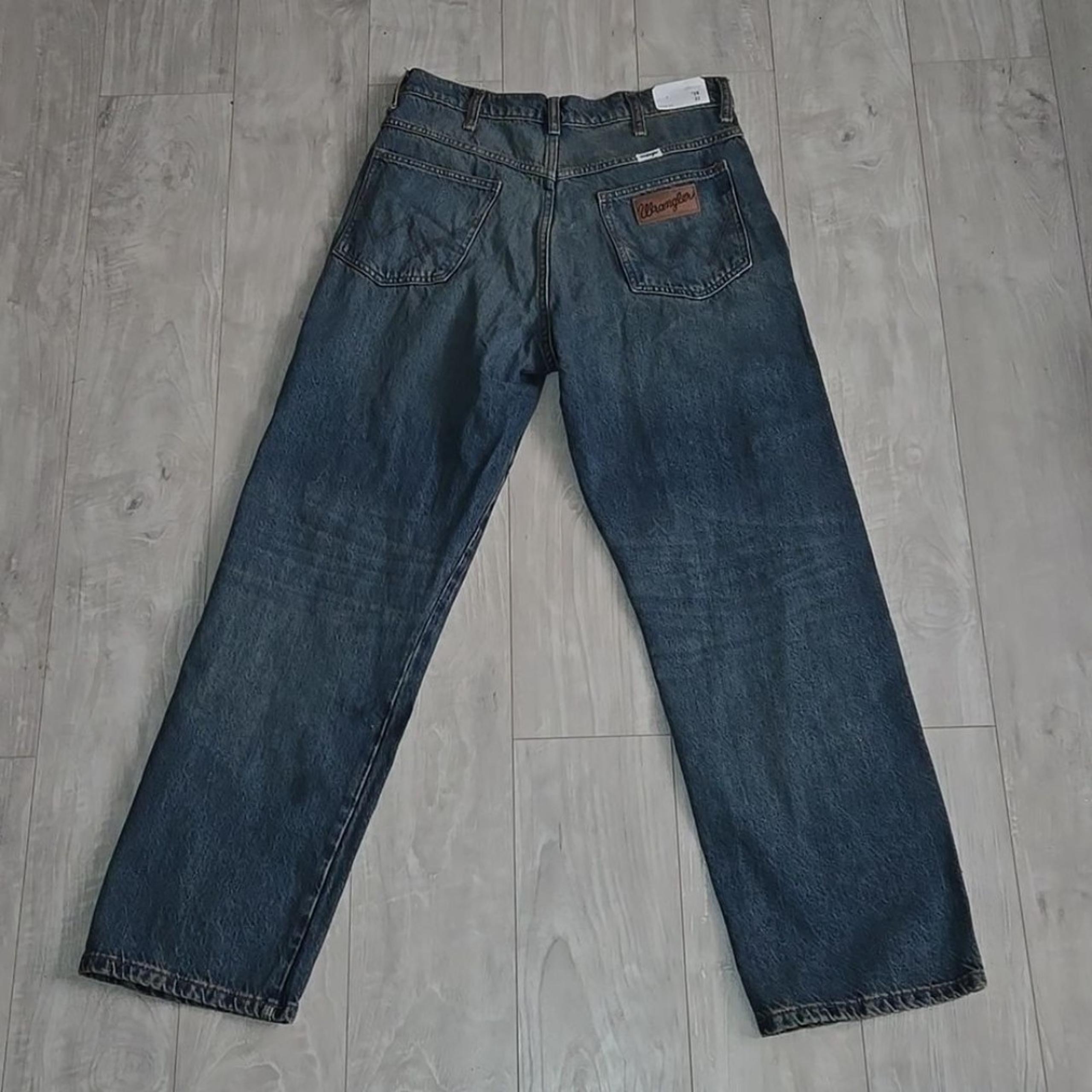 RARE Men's Wrangler Destructed Loose Fit Jean size 29 32