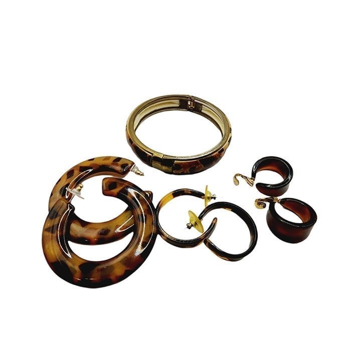 Vintage Faux T Shell Jewelry Lot (A675-B)