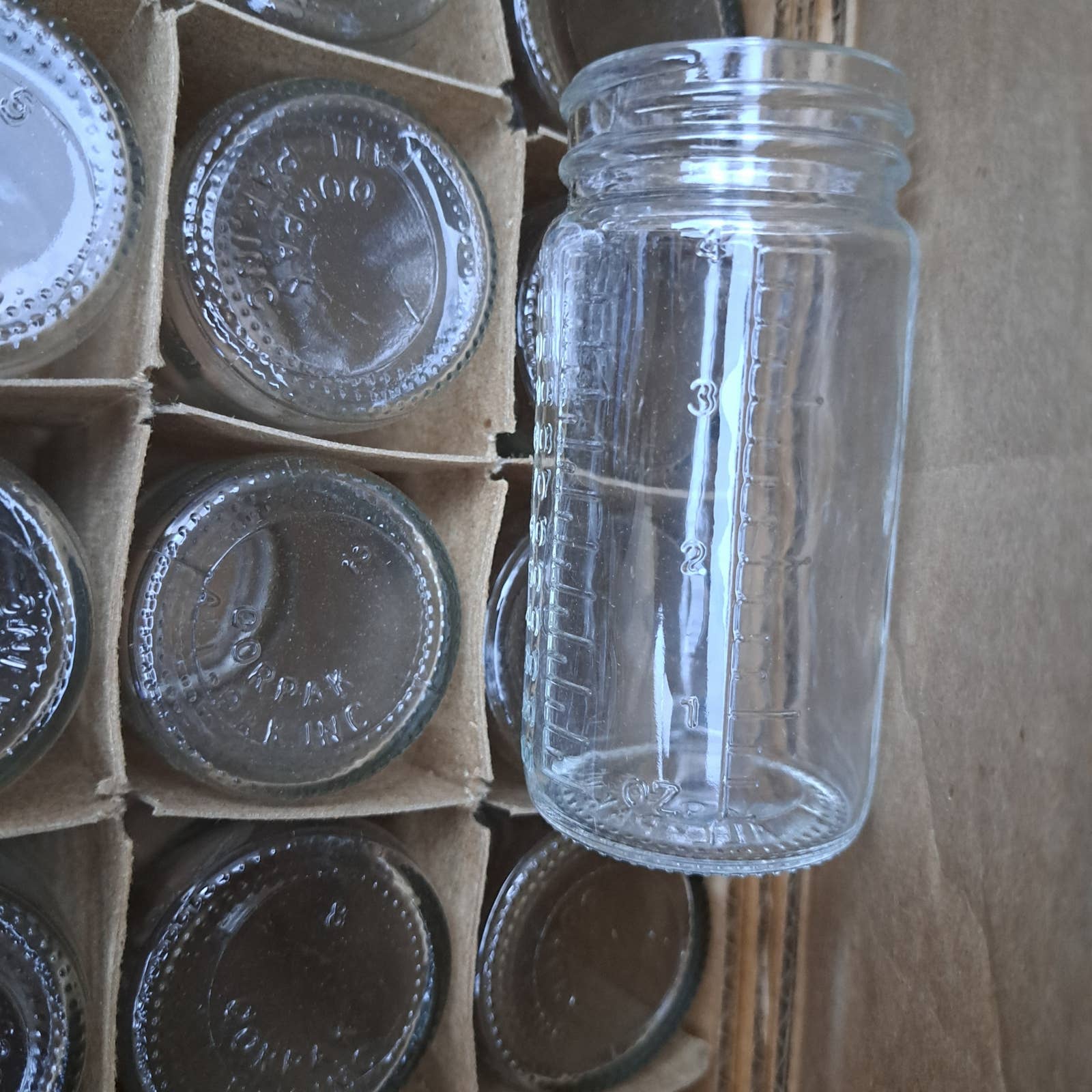 12-138 QORPAK Beaker Bottle: 4 oz Labware Capacity Pulp/Vinyl 12 PK