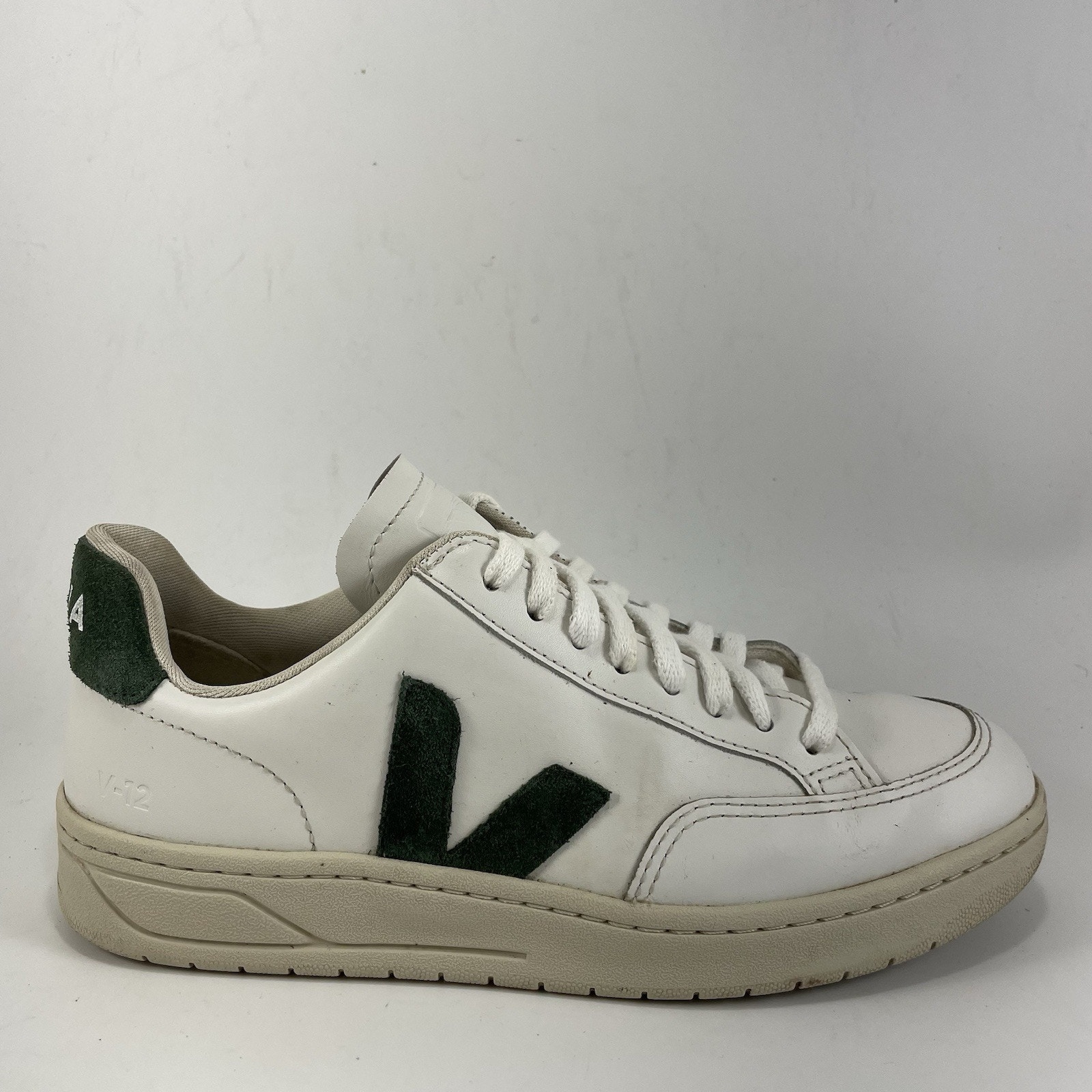 Veja V-12 Casual Sneakers Womens Size 8 White Leather Cyprus Green Low Top